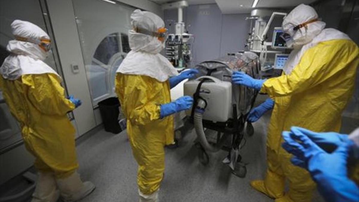 Simulacro de ébola en el Clínic, el pasado diciembre.