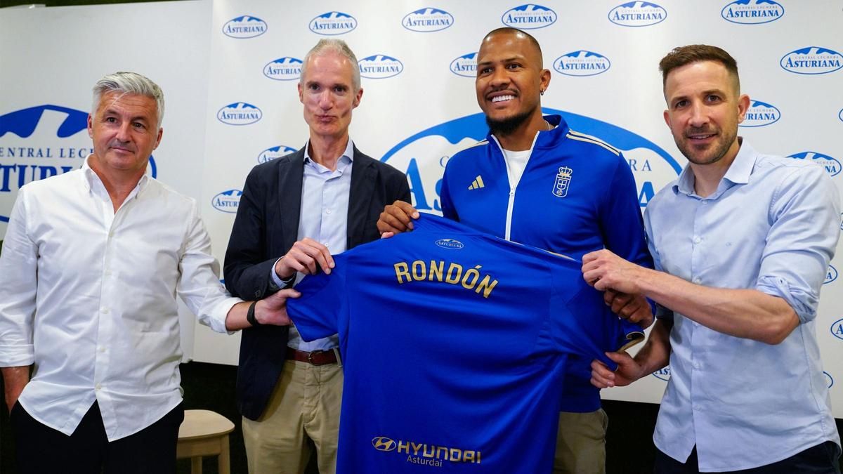 El venezolano Salomón Rondón, durante su presentación como nuevo jugador del Oviedo