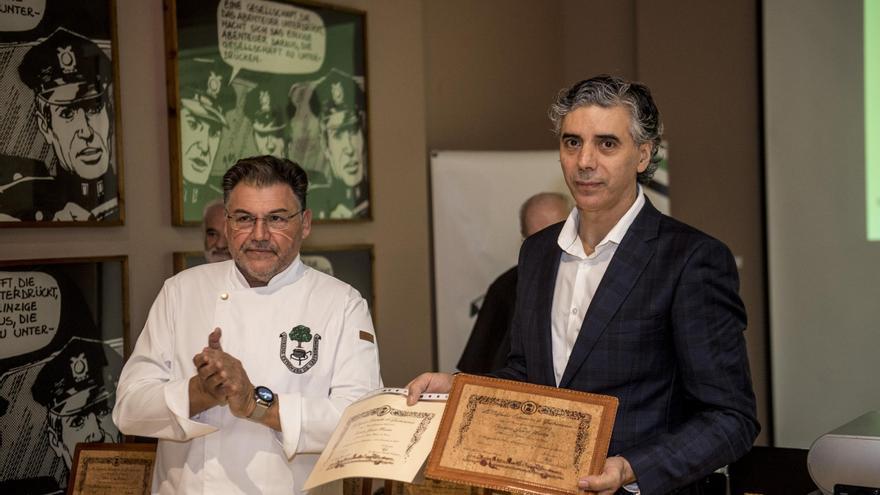 Galería | Javier Martín recibe el premio a mejor cocinero del año de la cofradía extremeña de gastronomía
