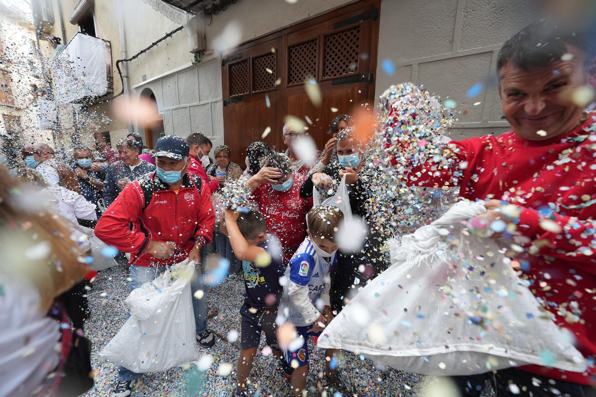 Búscate en el desfile de carrozas y disfraces de l'Anunci de Morella