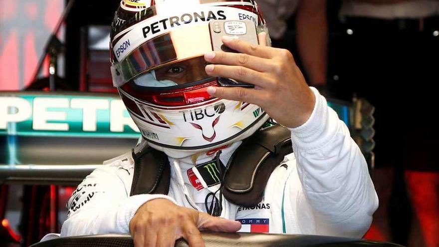 Lewis Hamilton, ayer durante los entrenamientos libres del Gran Premio de Australia.