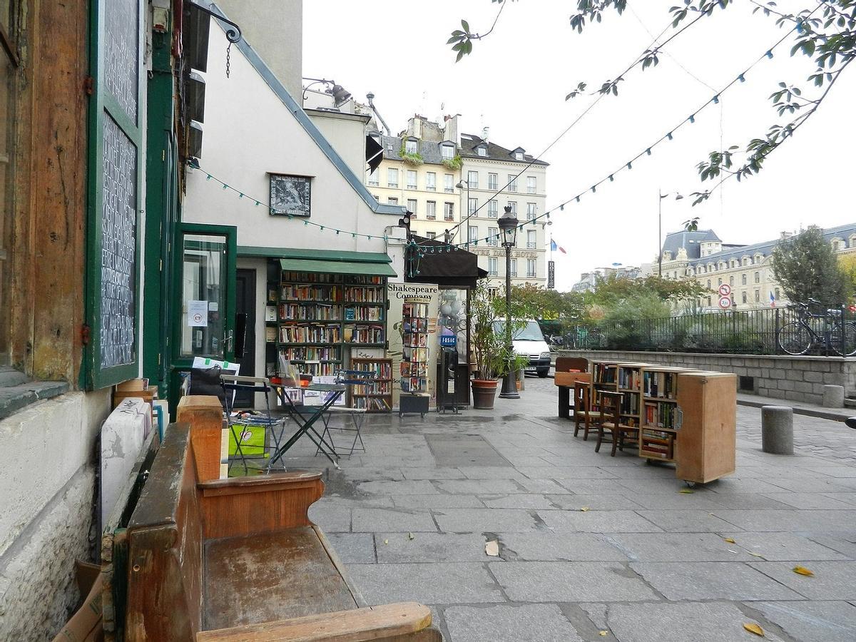 Shakespeare &amp; Co