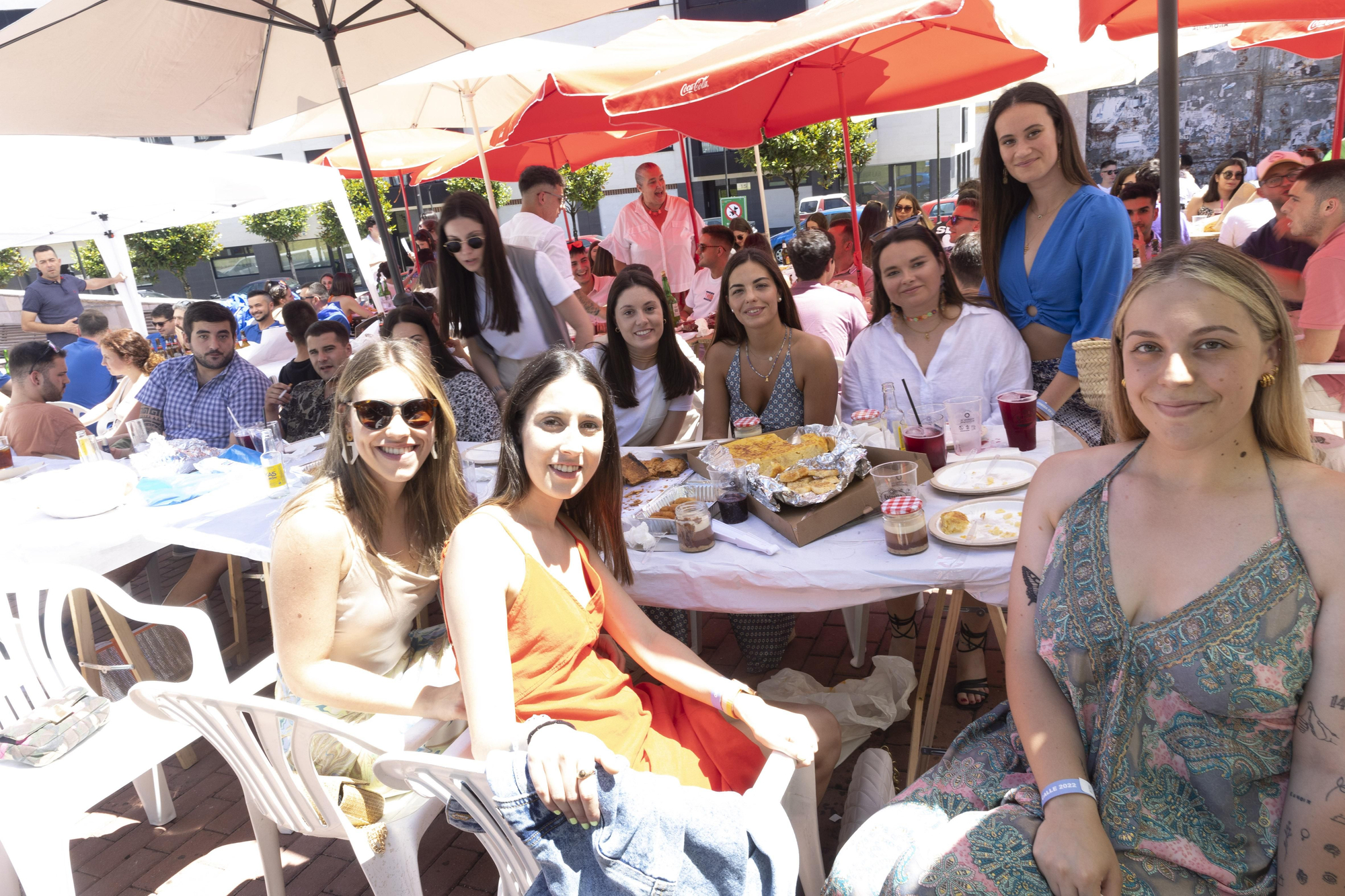 En imágenes: así fue la comida en la calle de Grao