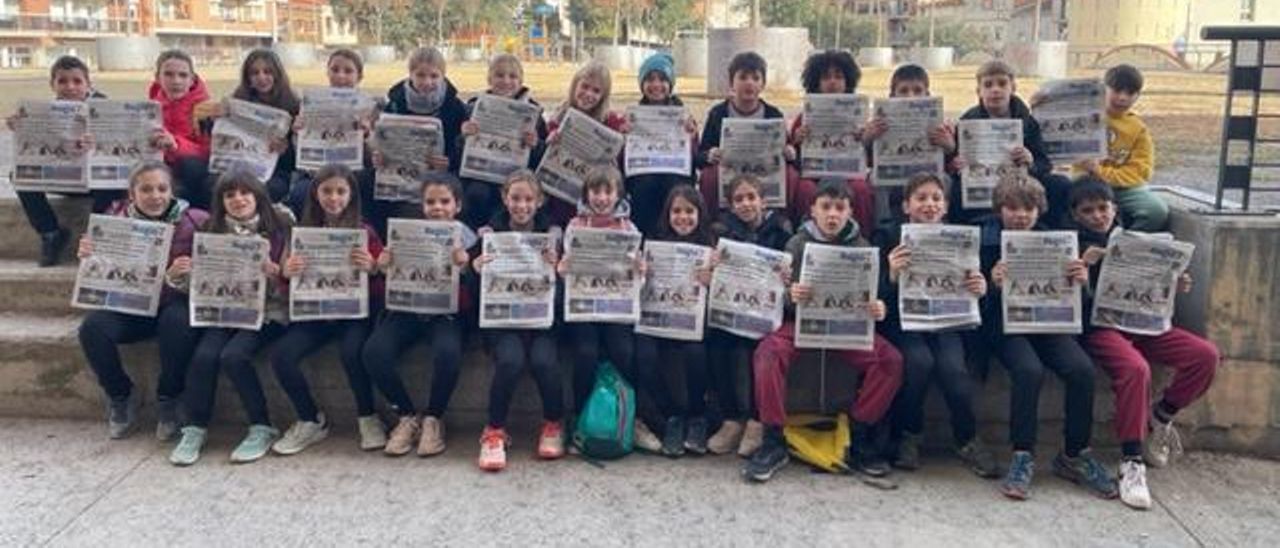 L&#039;altre grup de l&#039;escola Vedruna amb un exemplar de Regió7