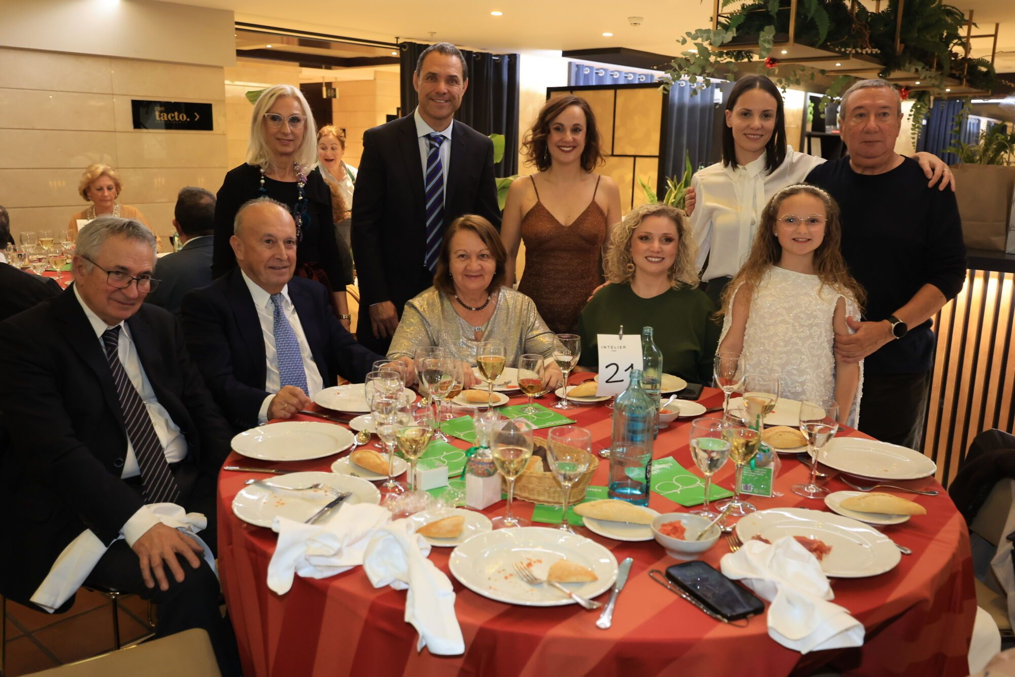 La AECC rinde homenaje al voluntariado en su tradicional cena solidaria