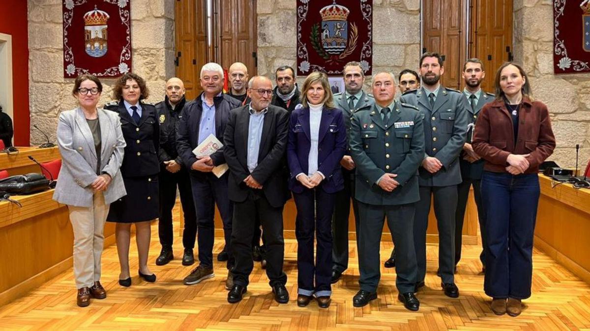 Asistentes a la junta local de seguridad para el Corpus.