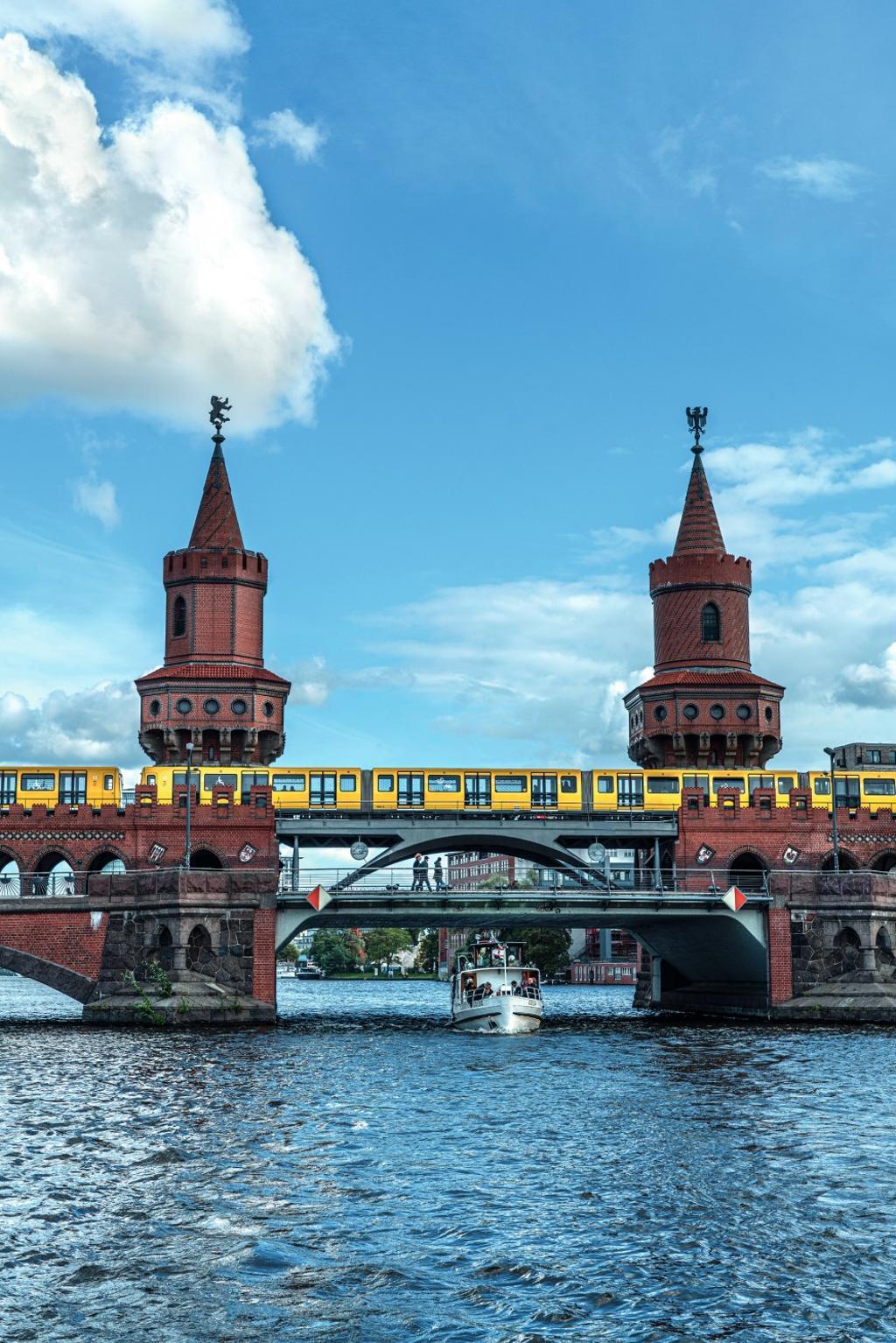 Puente de Oberbaum sobre el río Spree
