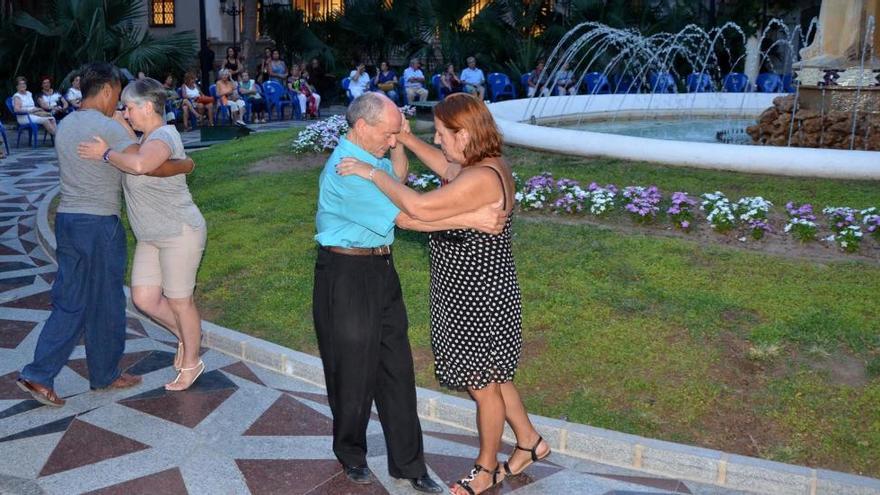 Talleres de Tango y Milonga al aire libre en la Plaza de Gabriel Miró todo agosto