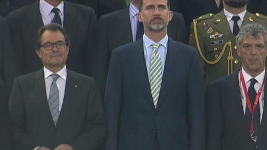 El Rey Felipe VI junto a Mas y Villar en la final de 2015.