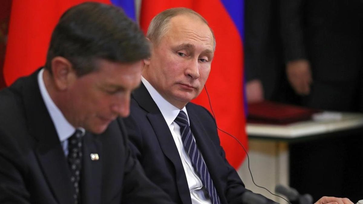 Putin (derecha), durante su encuentro con el presidente esloveno, Borut Pahor, en Moscú, el 10 de febrero.