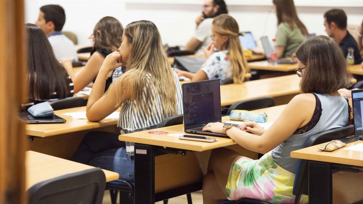 Los estudios de posgrado suponen un gran desafío para las universidades, ya que son fundamentales en la diferenciación y singularización de la oferta educativa, llegando a constituir un elemento clave en su reputación nacional e internacional