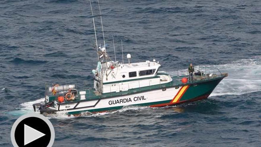 Los buzos esperan que mejore el mar para buscar a los desaparecidos en A Guarda