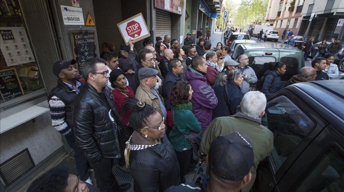 zentauroepp33499361 barcelona 11 04 2016 distrito desahucio en el barrio de nou 190506123034