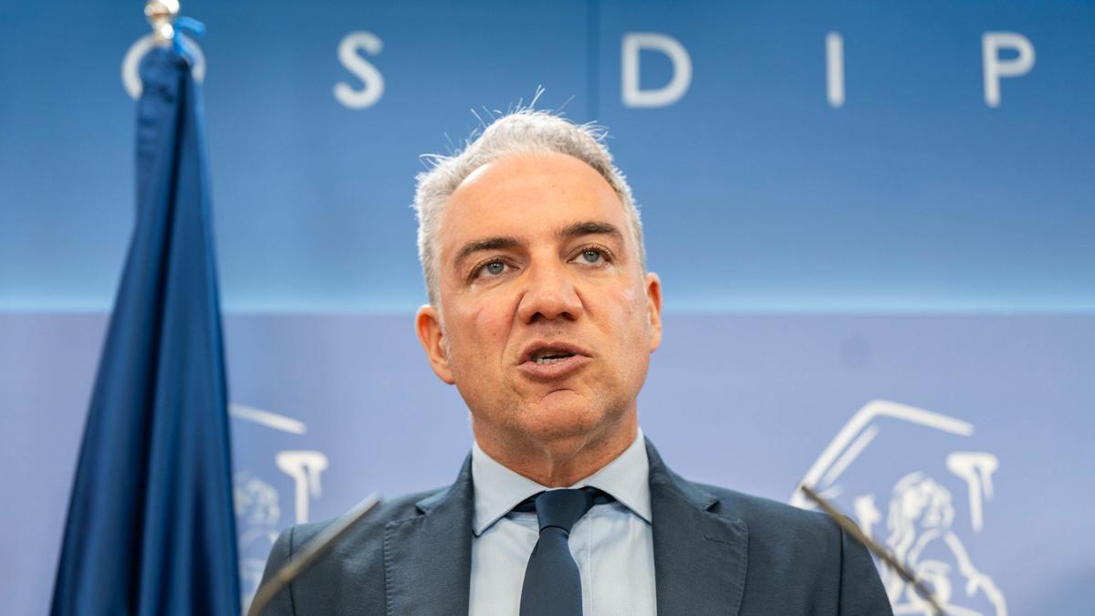 El vicesecretario de Coordinación Autonómica y Local del PP, Elías Bendodo, durante una rueda de prensa en el Congreso de los Diputados