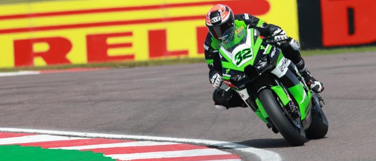 Isaac Viñales coge una curva en la prueba celebrada en Donington Park. | ORELAC RACING