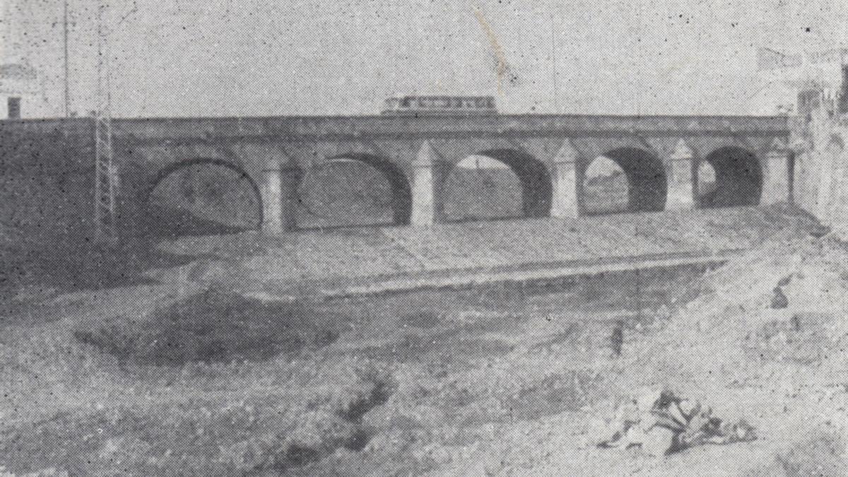 El pont entre Massanassa i Catarroja a mitjan segle XX, abans de les seues reformes impròpies
