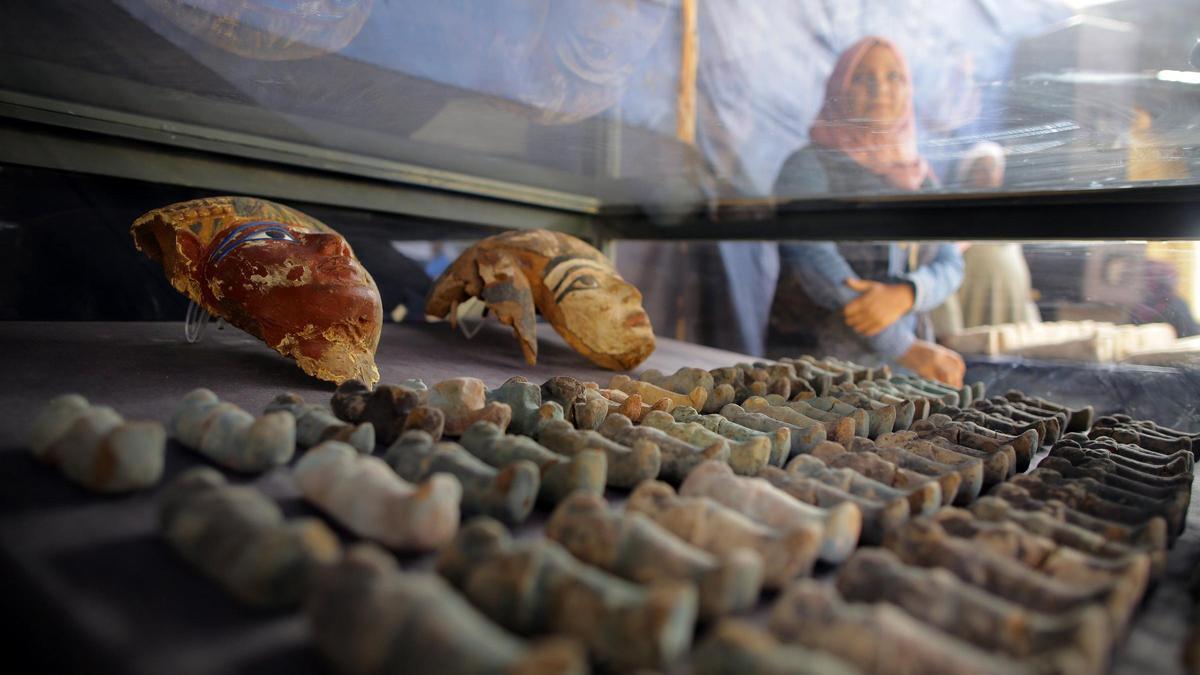 Imagen de archivo de restos de momias descubiertos en Egipto