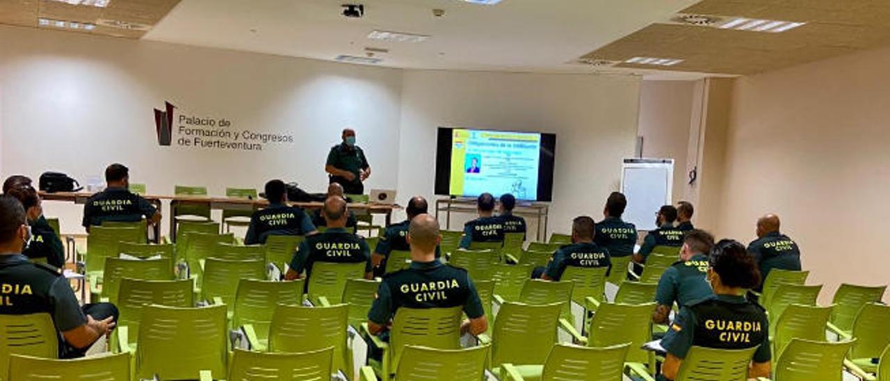 Imagen de una  de las sesiones de formación de los agentes de la Guardia Civil.