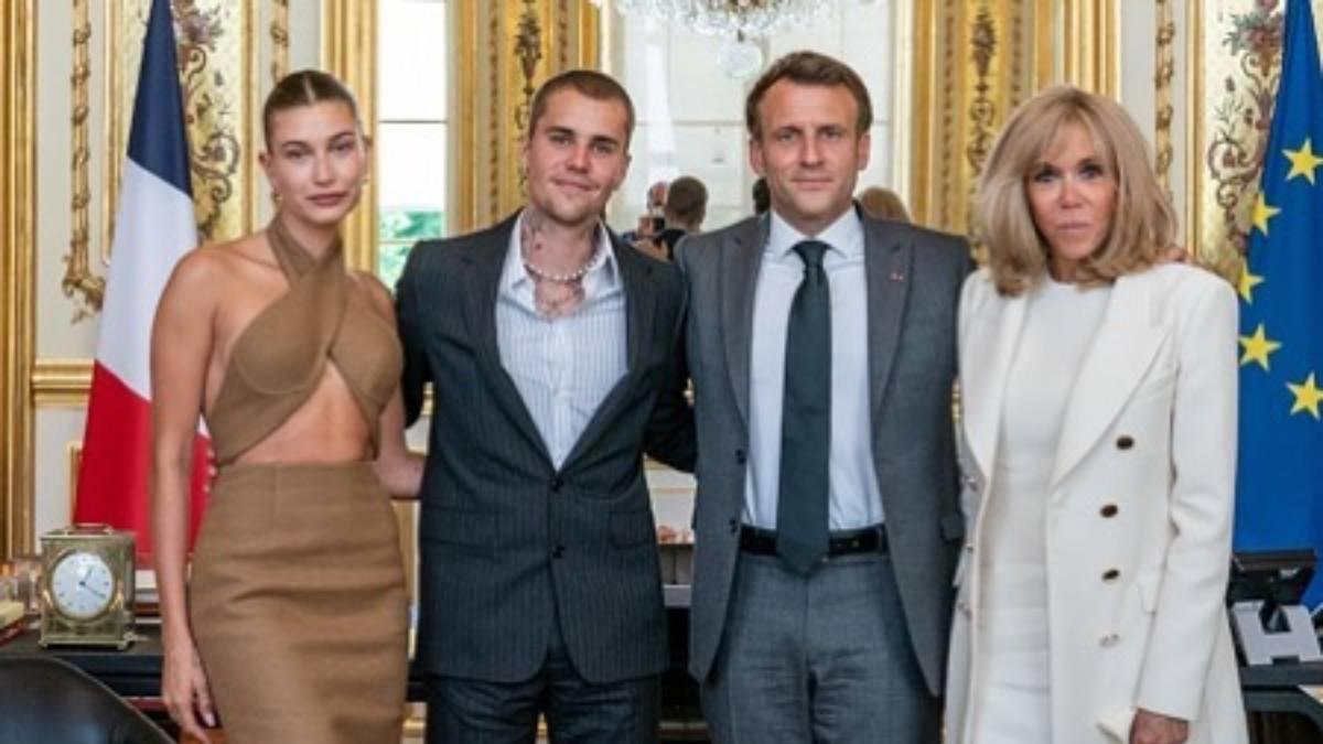 Hailey Baldwin, junto a Justin Bieber, Emmanuel y Brigitte Macron