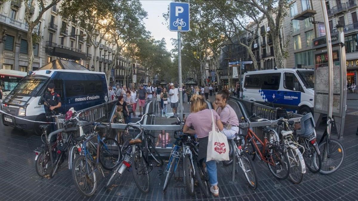 zentauroepp40098907 barcelona  13 09 2017 las ramblas de barcelona  un mes despu170915182055