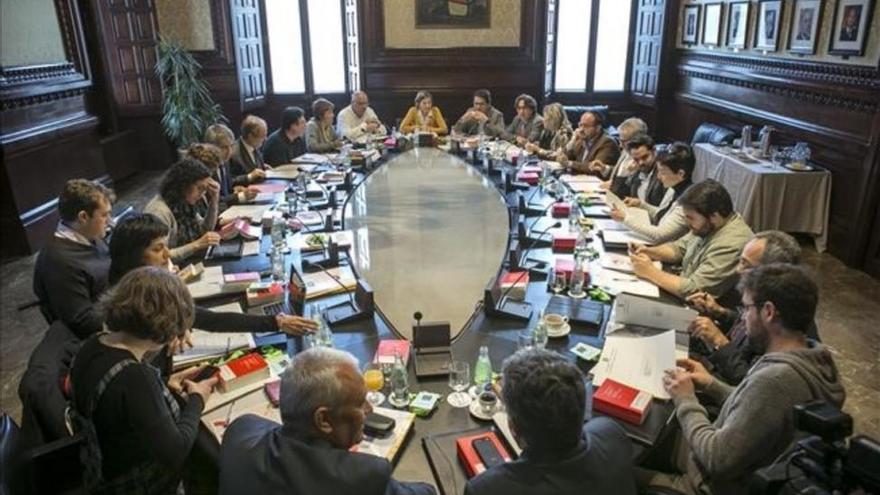 El Parlamento catalán da luz verde a la reforma para la ruptura exprés
