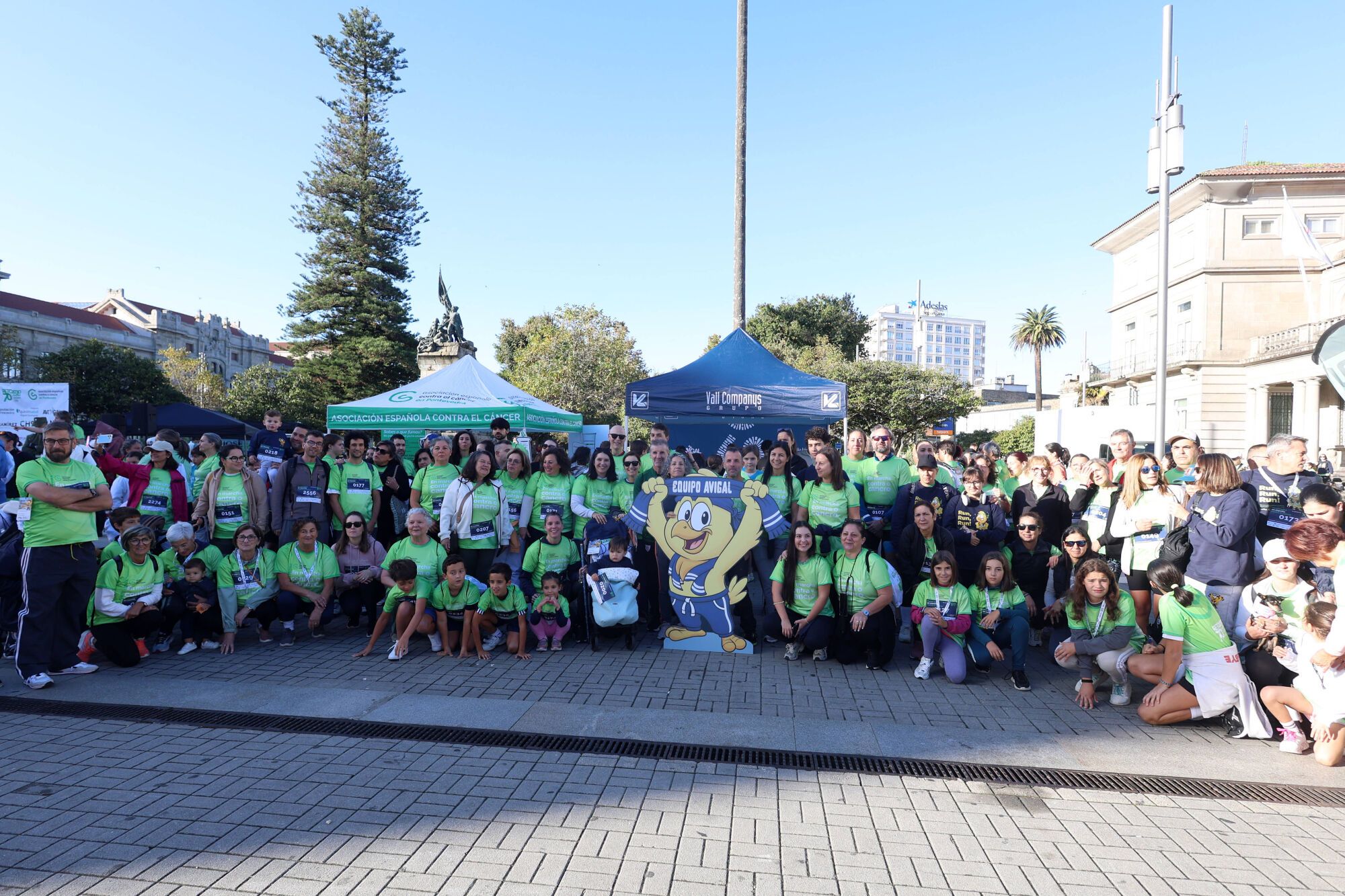 Dos mil setecientos participantes convirtieron la Marcha contra el cáncer de Pontevedra en la más multitudinaria de Galicia