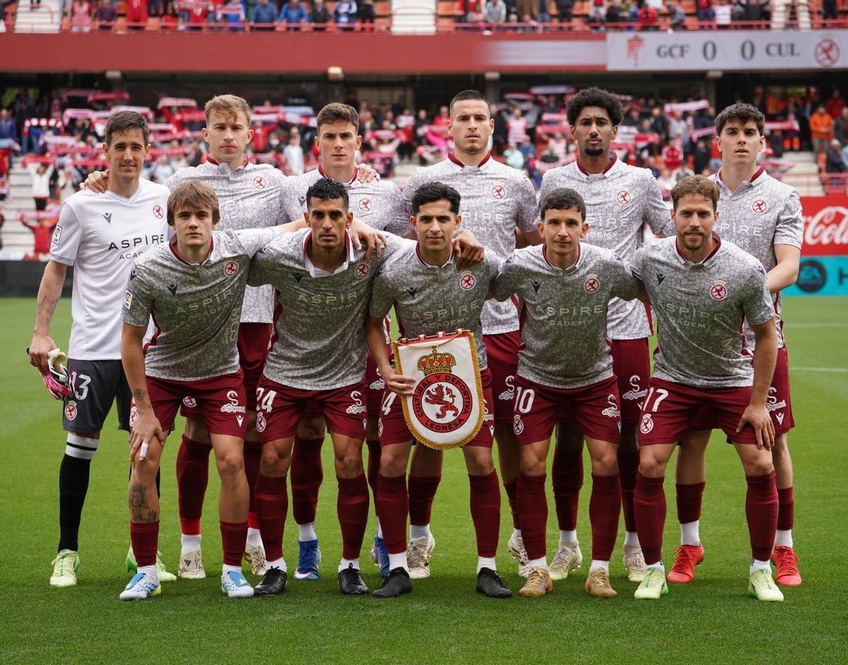 Once inicial de la Cultural y Deportiva Leonesa en su pasada visita al Granada.