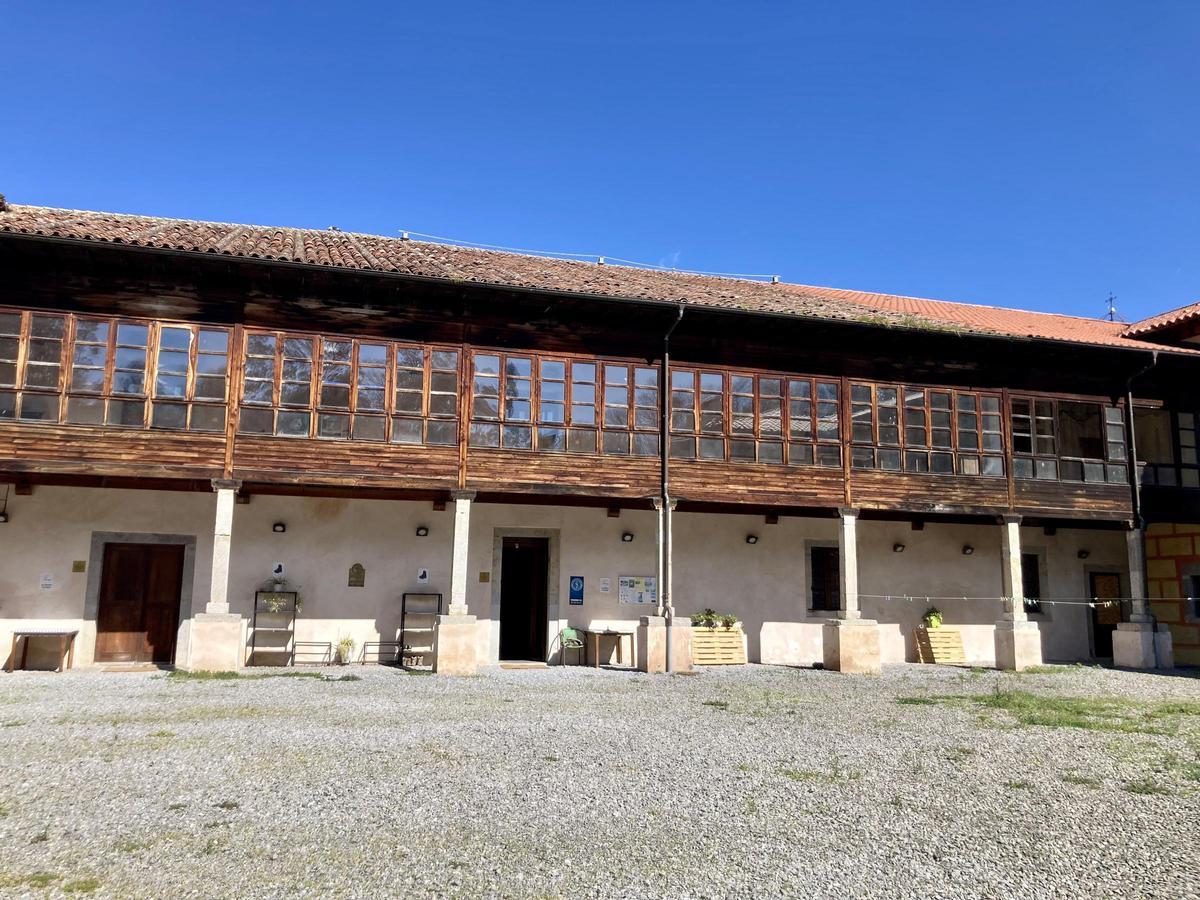 Patio interior del albergue