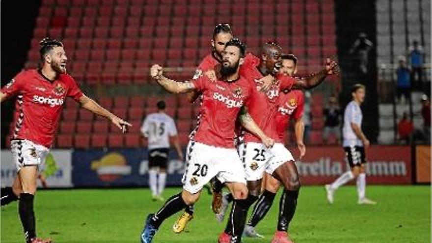 Marcos celebrant el gol de l&#039;empat contra l&#039;Albacete en el primer partit de Lliga.