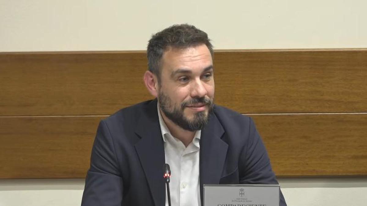 José Antonio Sicre, en la Junta.