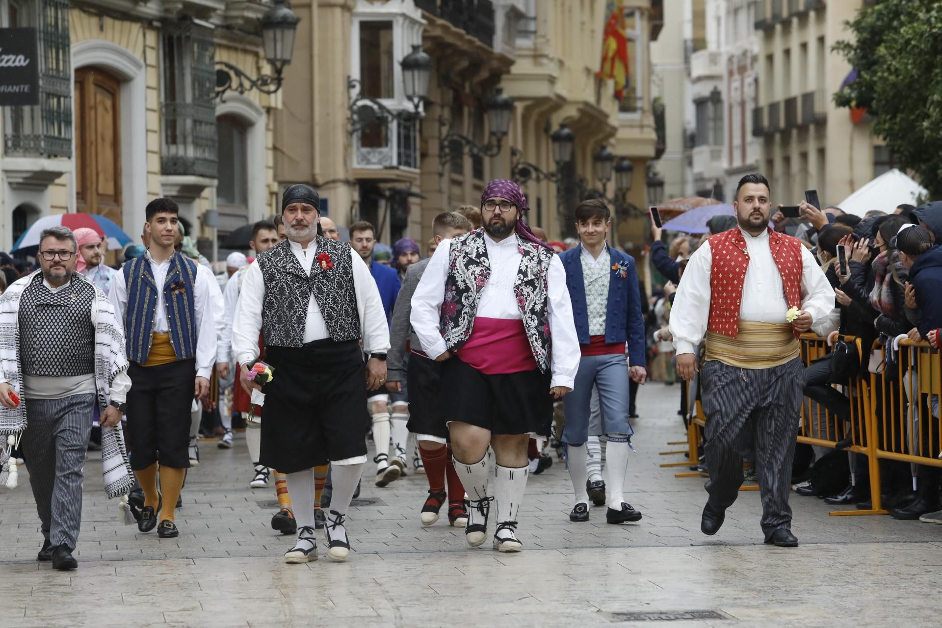 Búscate en el primer día de Ofrenda por la calle Quart (entre las 115.30 y las 17.00 horas)