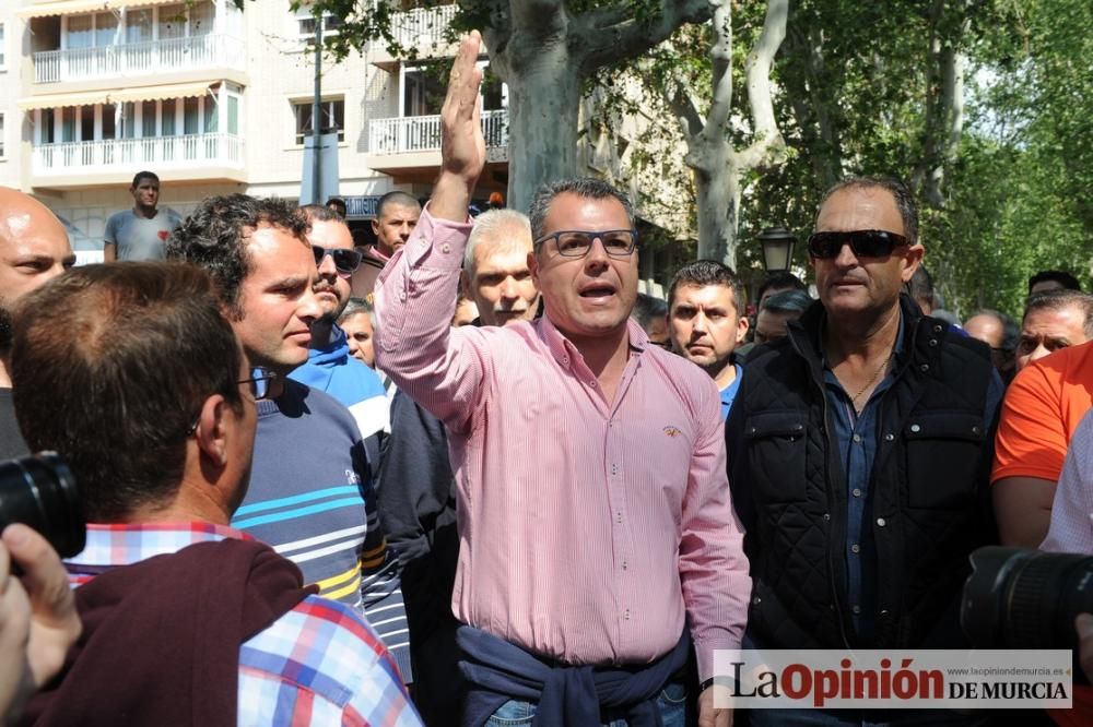 Los tractores se marchan de Murcia después de 29 horas