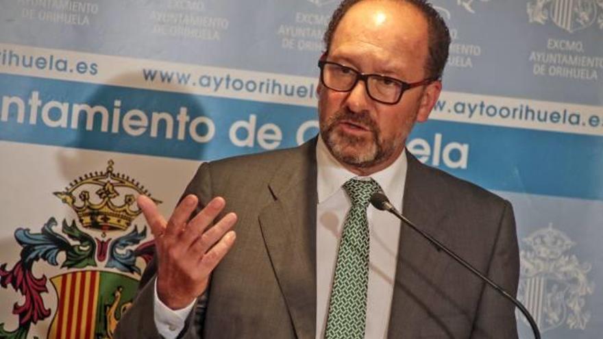 El alcalde de Orihuela, el día que destapó las supuestas irregularidades de Orihuela Cultural.