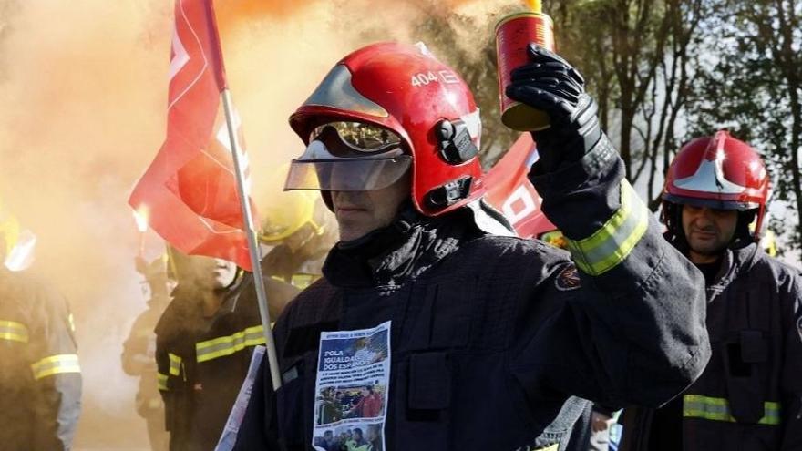 Los bomberos comarcales harán concentración indefinida en el Obradoiro desde el viernes