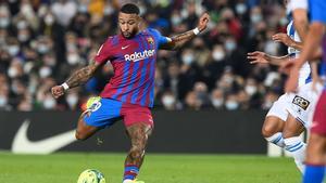 Memphis Depay marcó el primer gol de la era Xavi