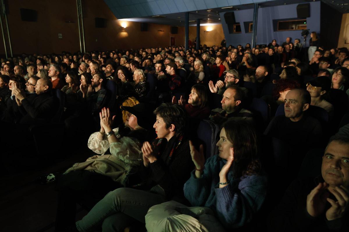 Así fue el concierto de Nacho Vegas en Mieres, el inicio de su gira "Vidas semipreciosas"