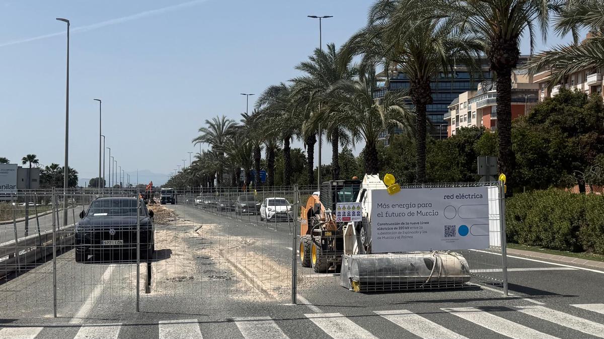 Obras de Red Eléctrica en Ronda Sur, este mediodía.