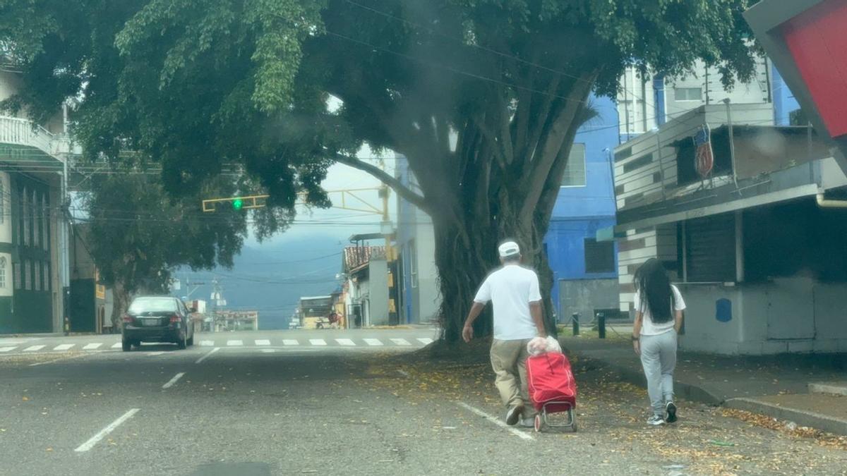 Supermercados y calles en el estado fronterizo de Táchira.