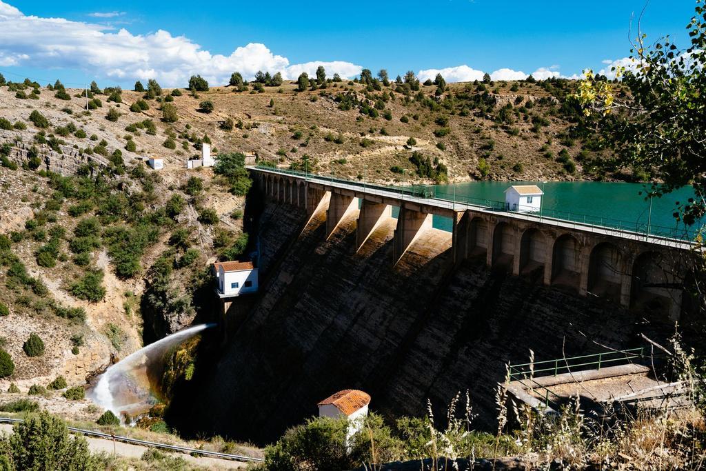 Presa del embalse del Arquillo en Teruel