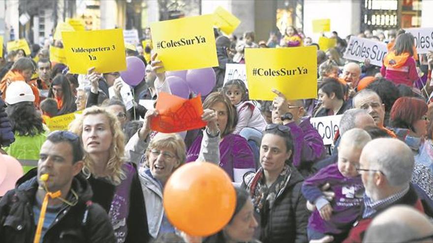 Las familias alzan la voz contra la «tomadura de pelo» de los colegios