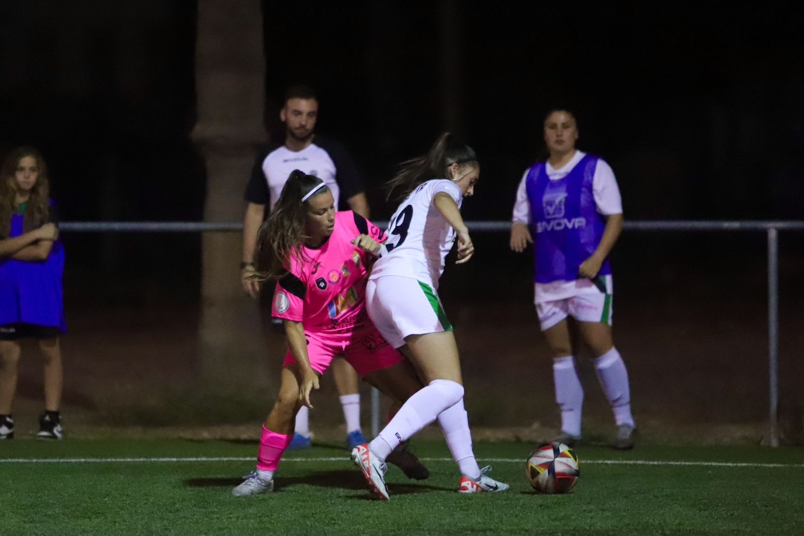 La eliminatoria de la Copa de la Reina de fútbol entre el Córdoba CF y el Juan Grande en imágenes