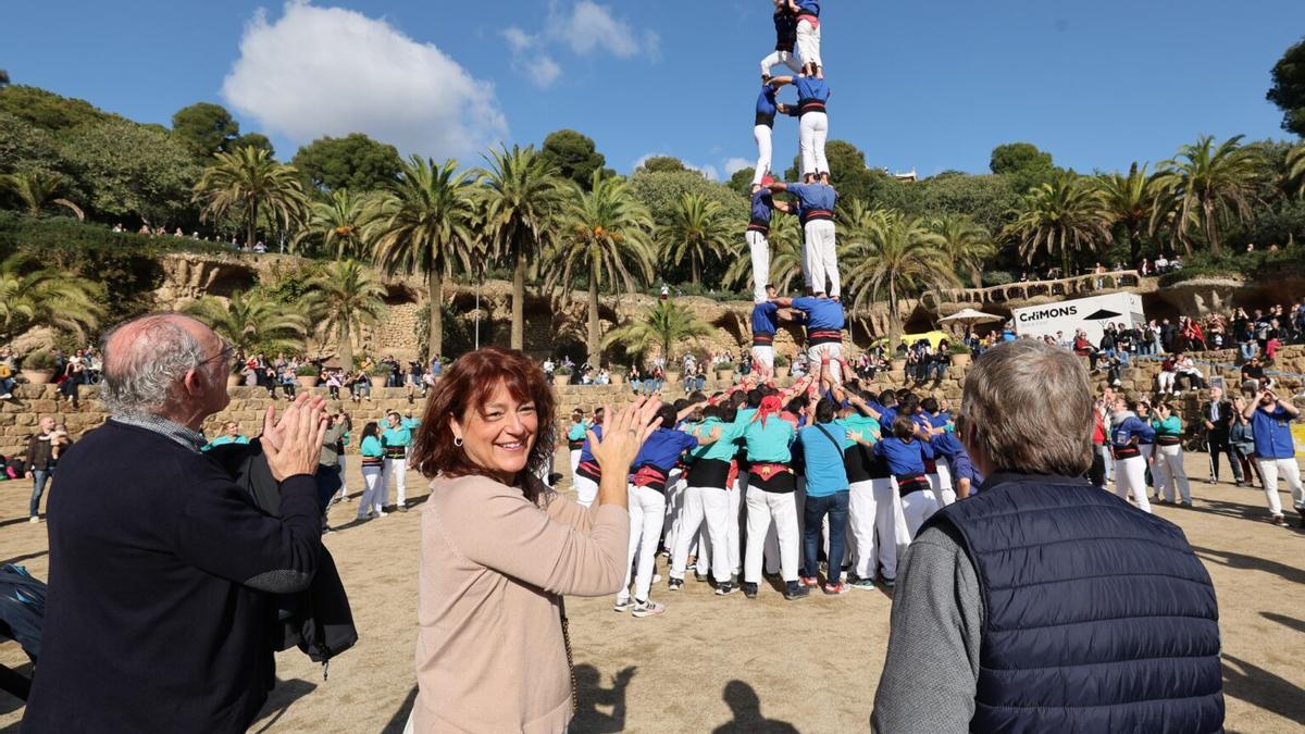 Celebración popular en el Park Güell, este sábado por la mañana.