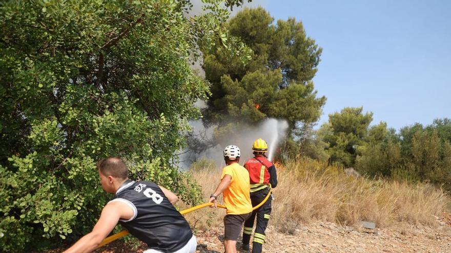 Última hora del incendio forestal en la Vall d'Uixó: El fuego sigue fuera de control y ya ha calcinado 4.300 hectáreas
