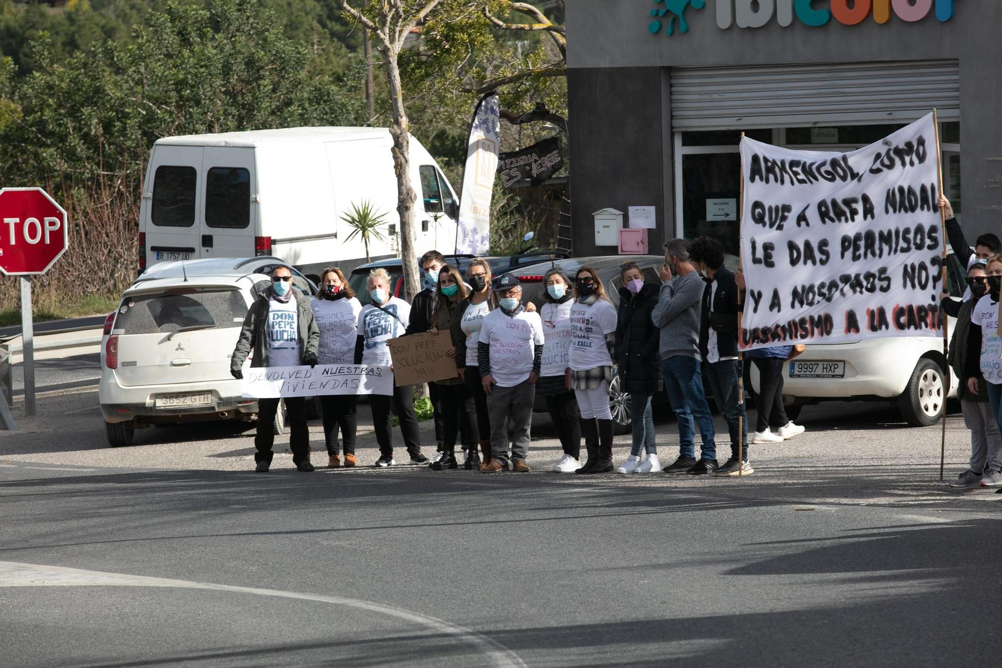 Protestas de los vecinos de los apartamentos Don Pepe de Ibiza