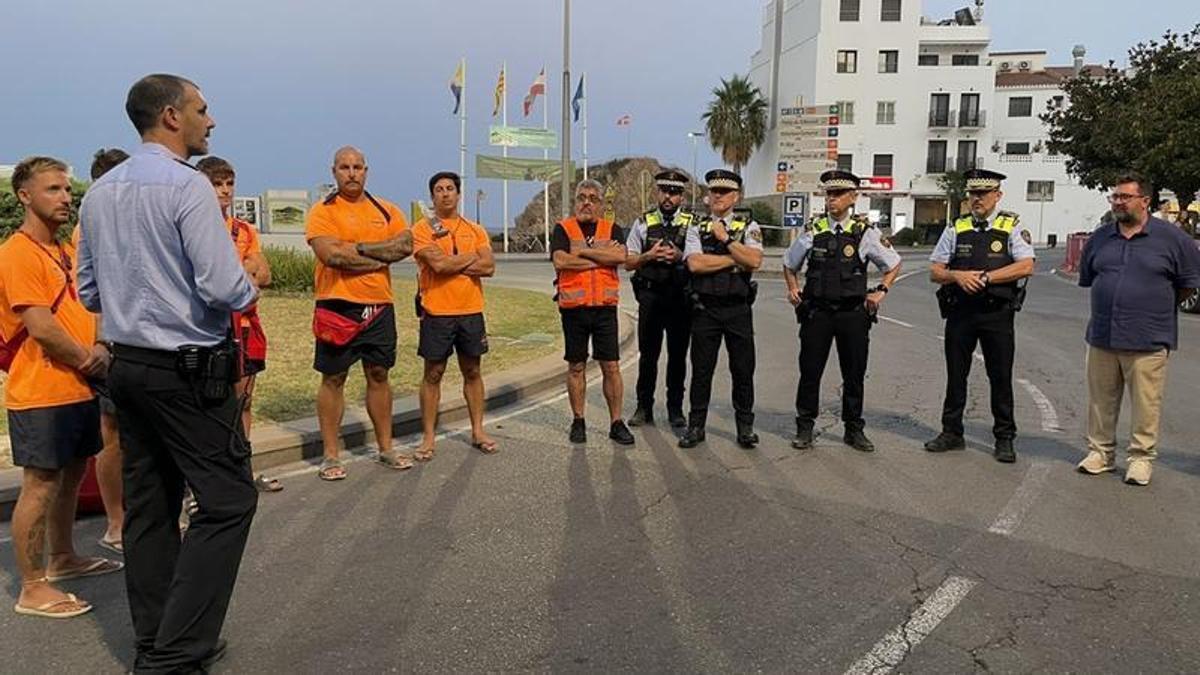Trobada entre la Policia i socorristes així com l'alcalde de Blanes pel pla de Seguretat de la Festa Major.