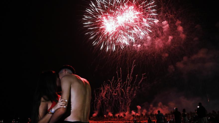 Los fuegos artificiales dan la bienvenida a la Feria de Málaga 2023