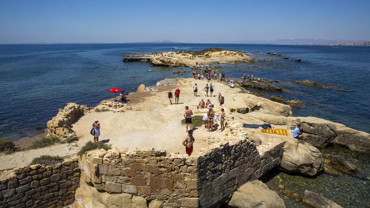 Imagen de la isla de Tabarca, donde el Ayuntamiento pretende incrementar el turismo fuera de la temporada alta
