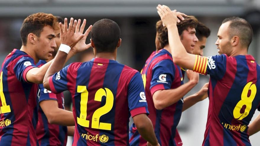 Jugadores del Barcelona celebran un gol ante el HJK.
