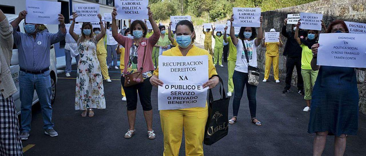 Protesta de las trabajadoras de la Residencia Cabeza de Vaca en Barbadás.