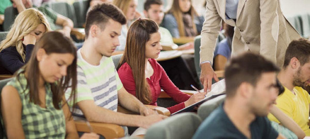 Alumnos en la universidad
